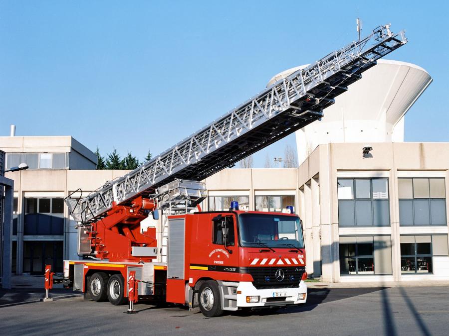  Mercedes-Benz Actros 2535 Feuerwehr by Metz 1997 года  (фото 1 из 1)